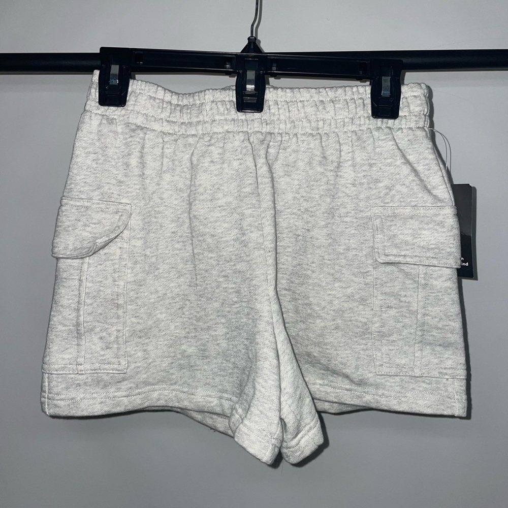 No Boundaries Women's Gray Elastic Waist Fleece Cargo Shorts NWT